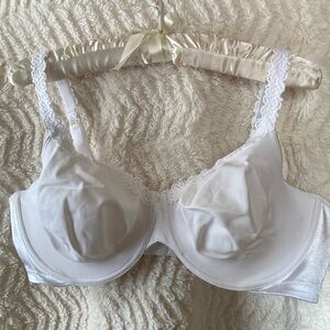 Unlined, underwire bra ~ 44D